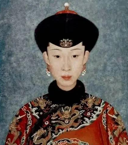 令妃的“隐形后冠”:权力天平上的血统、情感与政治博弈