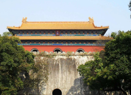 康熙祭拜明孝陵：跨越王朝的统治智慧与民族和解