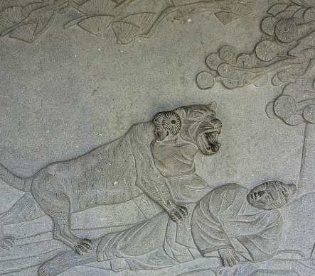 孝心化勇力：杨香扼虎救父的传奇与精神传承