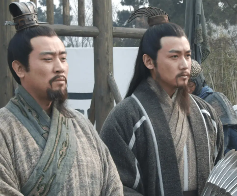 从“鱼水之欢”到“君臣分寸”:刘备与诸葛亮关系演变的深层逻辑