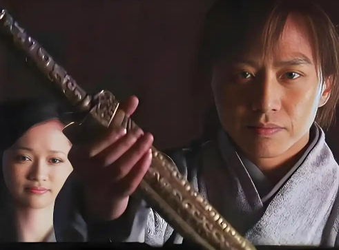 屠龙刀与倚天剑：武侠世界中的双璧争辉