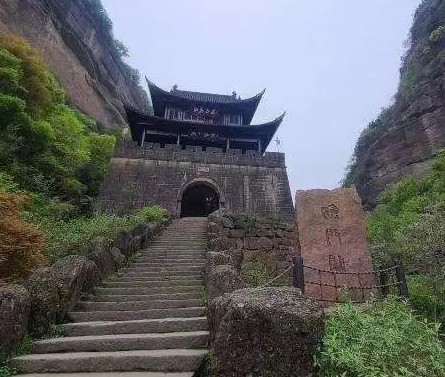 剑阁道:穿越千年险峰的蜀道咽喉
