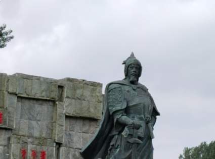 万里边墙铸雄关:蒙恬修筑秦长城的千年边防史诗